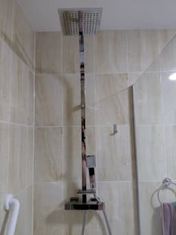 Downstairs shower room – walk-in shower