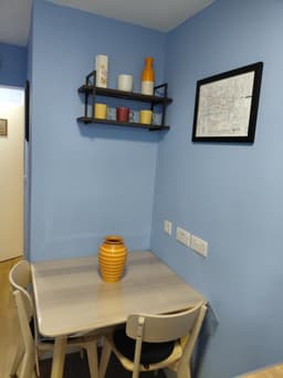 Upstairs breakfast area – seating space